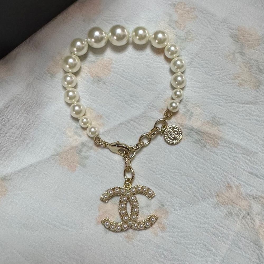 Chanel Logo And Peari Bracelet Go Metal Gold